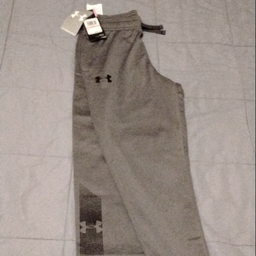 Under Armour boys athletic pants size YSM NWT